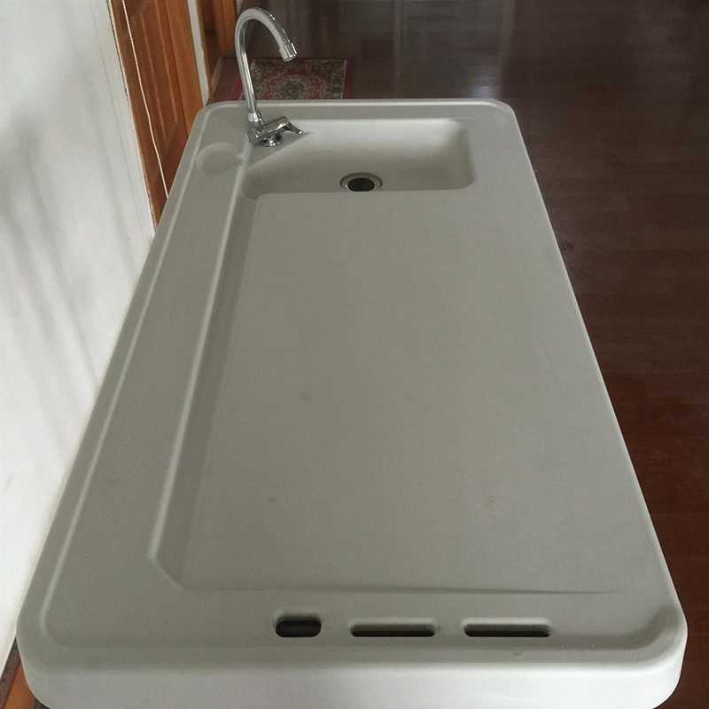 Fiske/sløyebord m.vask og spyleslange. Sammenleggbart med vask og armatur. Praktisk sløye bord for rensing av fisk.