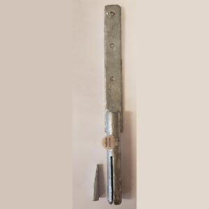 Festebolt 20mm m/kile og hull for skrue.