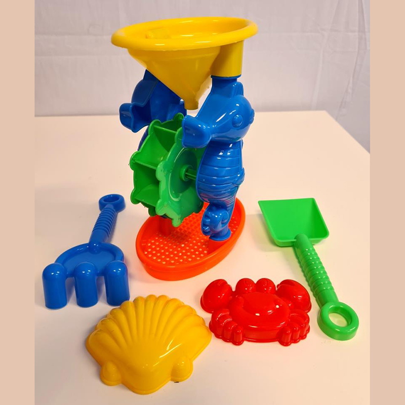 Strandlekesett 9 deler. Badeleker, sand, spade, bøtte, vannkanne, vannhjul, trakt.