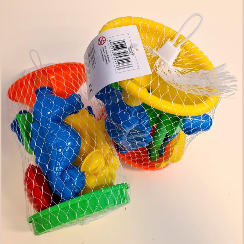 Strandlekesett 9 deler. Badeleker, sand, spade, bøtte, vannkanne, vannhjul, trakt.