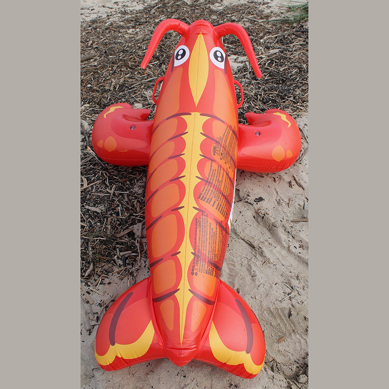 Badeleke Oppblåsbar hummer. Morsom vann leke. Flyteleke, Badedyr.