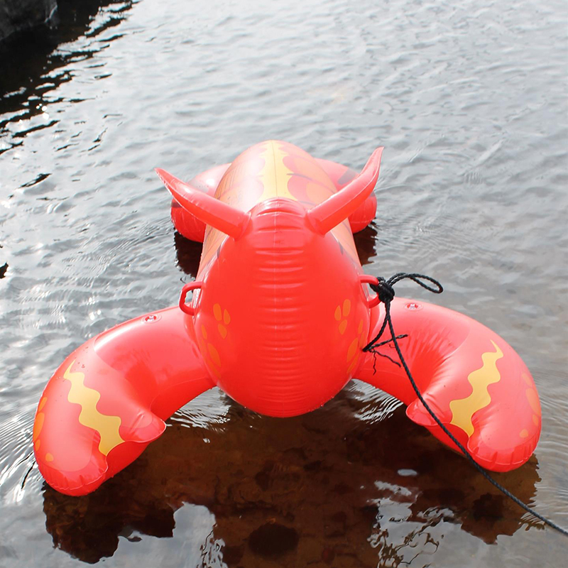 Badeleke Oppblåsbar hummer. Morsom vann leke. Flyteleke, Badedyr.