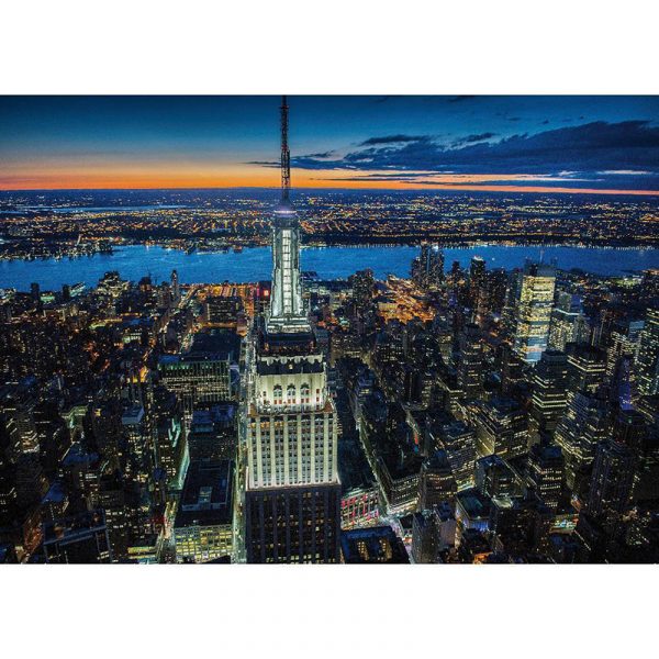 Puslespill New York by night. Et pusslespill med 1000 brikker fra Piatnik. Flott oversiktsbilde over New York by.