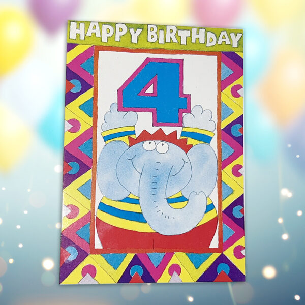 Kort Bursdag 4 år. Gebursdagskort, Aune forlag, 509046. Bursdagskort med tekst: "Happy birthday".