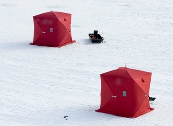 Isfisketelt enkelt å sette opp. Dette isfiske telt setter du opp på 30-60 sekunder med popup funksjon.
