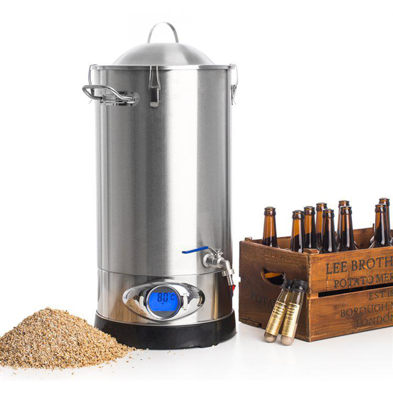 Ølbrygger begynnersett. Brygg øl. Manuell ølbryggemaskin med kokekar, silekar og kjølespiral. Bryggemaskin, Beer brewer.